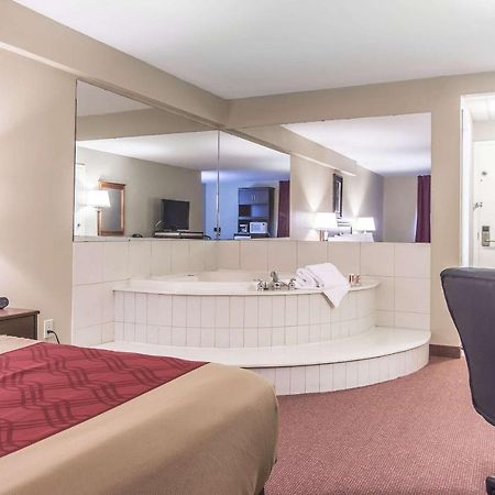Econo Lodge Orillia Esterno foto