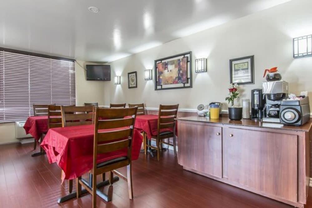 Econo Lodge Orillia Esterno foto