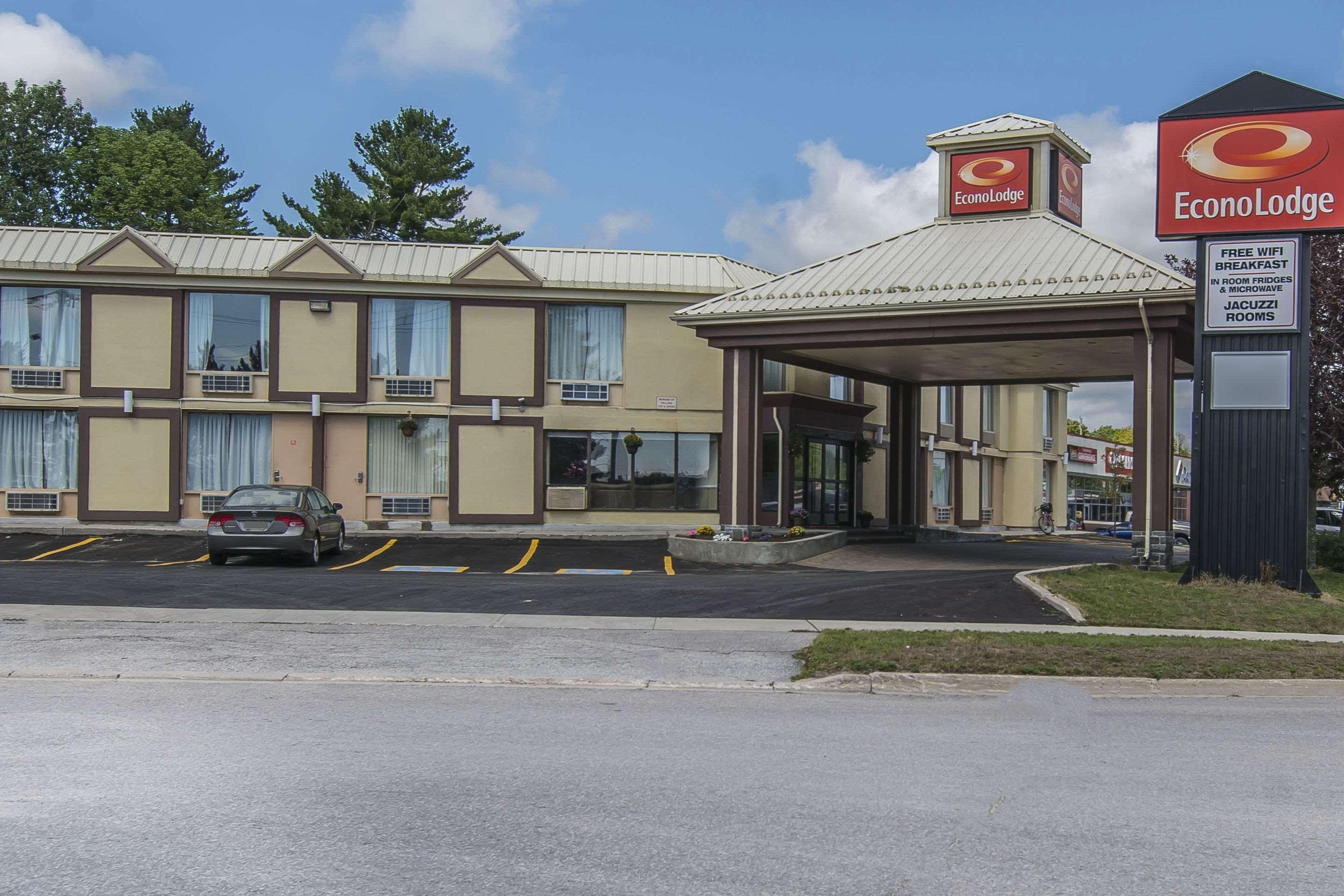 Econo Lodge Orillia Esterno foto