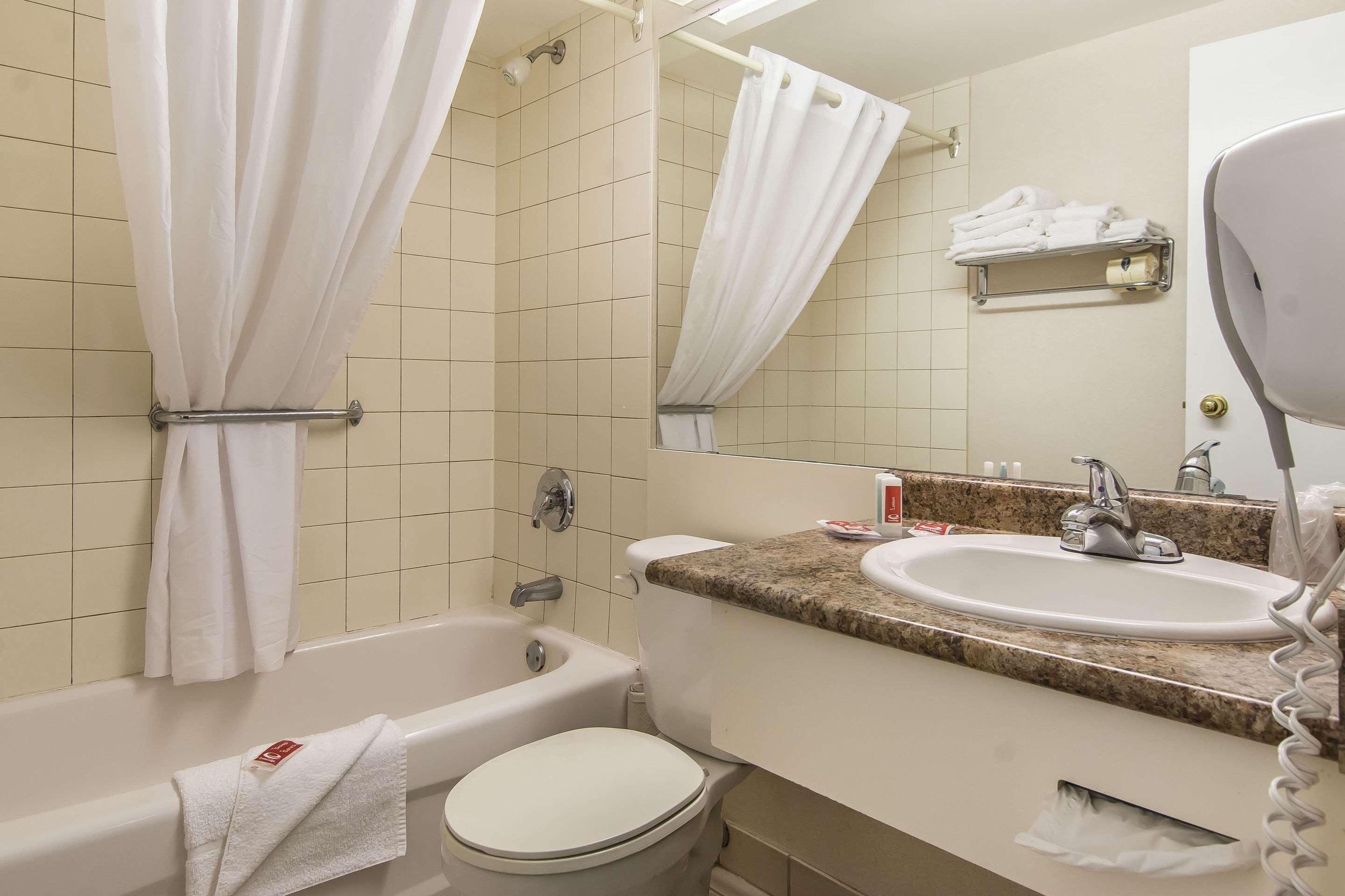 Econo Lodge Orillia Esterno foto