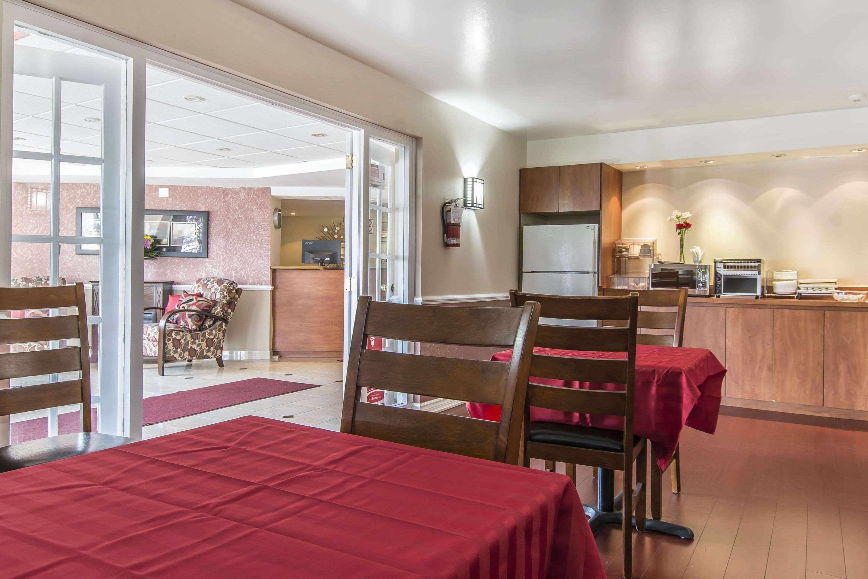 Econo Lodge Orillia Esterno foto