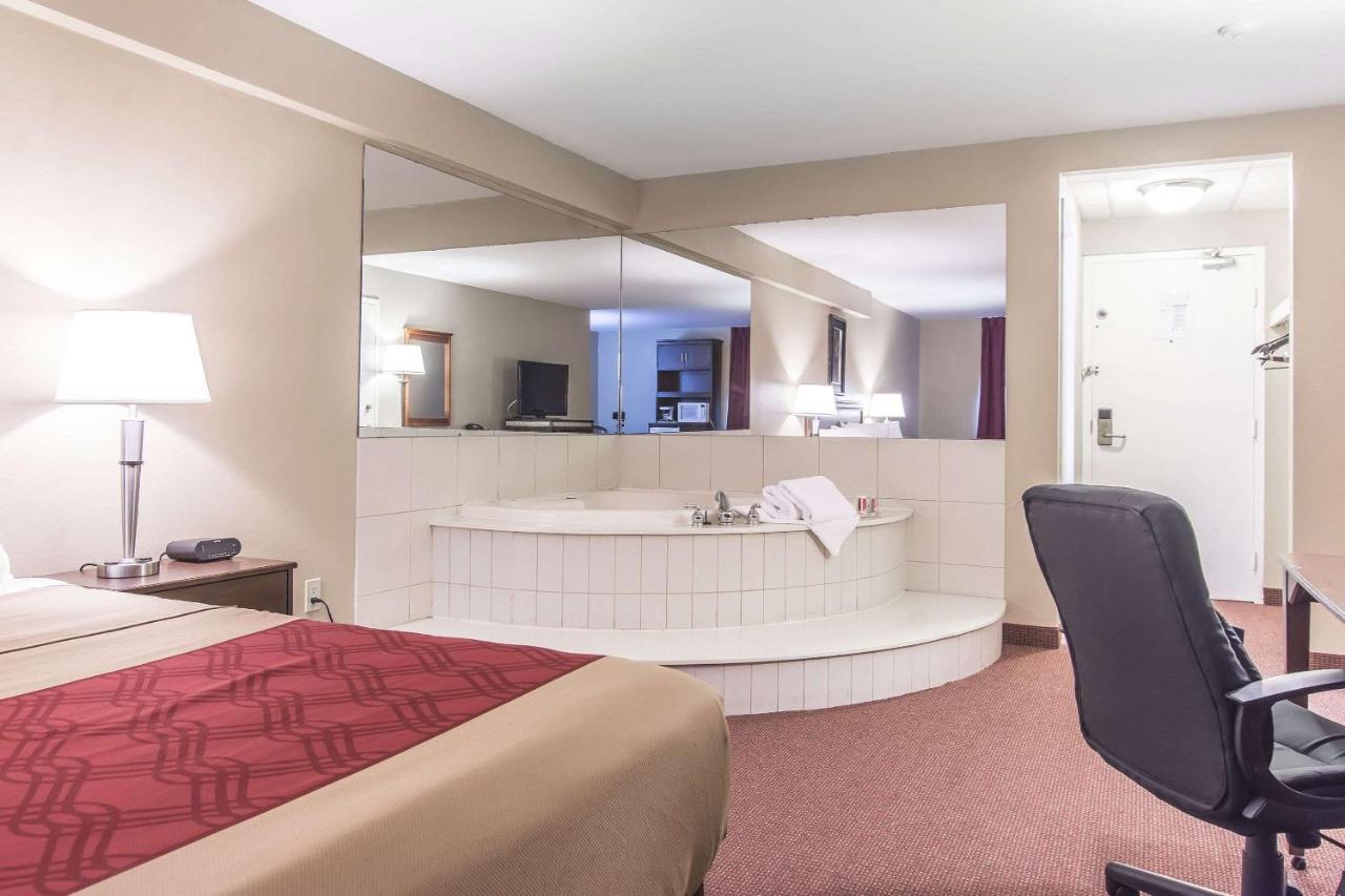 Econo Lodge Orillia Esterno foto